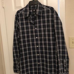 H&M navy plaid long sleeve button down shirt.